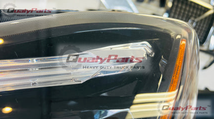 2023 Kenwroth T680 Headlight
